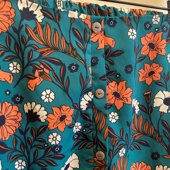 Soprano Flowered Skirt Medium - Picture 3 of 4